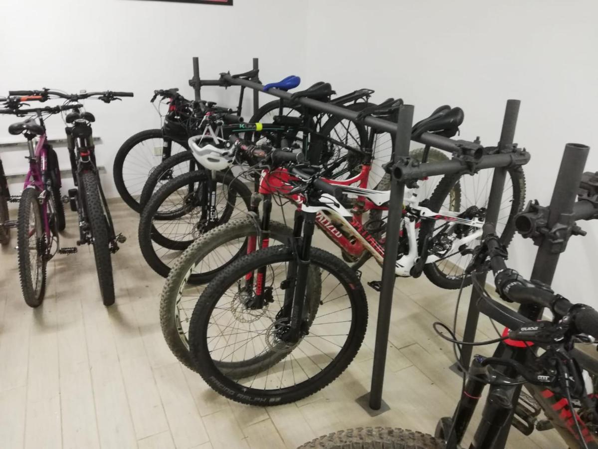 Hotel Tirrena Bike & Country Hotel ポルトフェッラーイオ エクステリア 写真