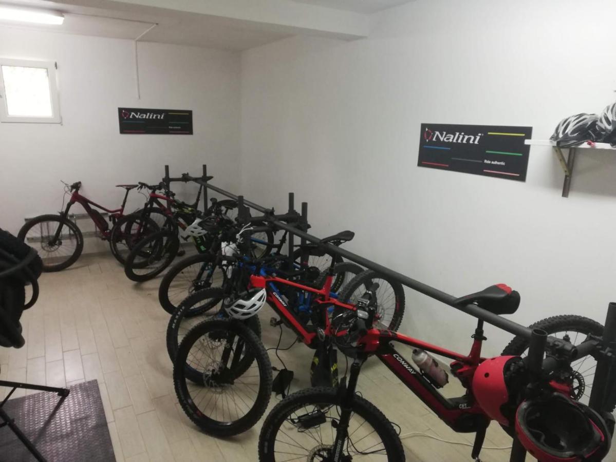 Hotel Tirrena Bike & Country Hotel ポルトフェッラーイオ エクステリア 写真