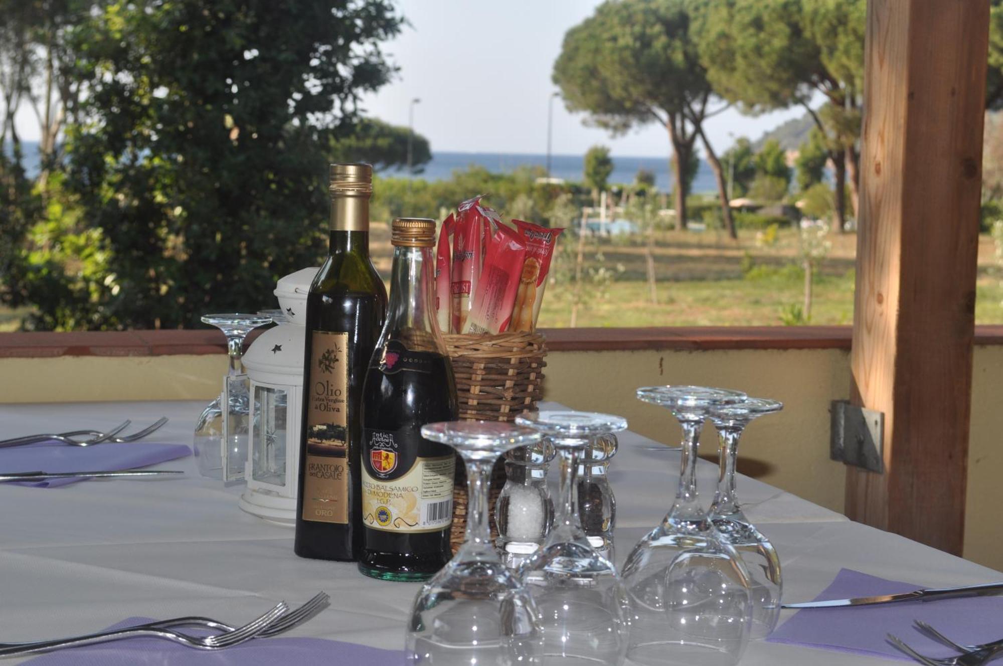 Hotel Tirrena Bike & Country Hotel ポルトフェッラーイオ エクステリア 写真