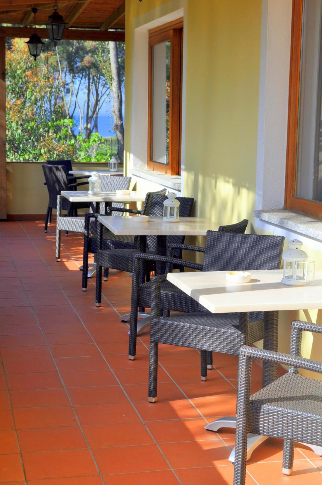 Hotel Tirrena Bike & Country Hotel ポルトフェッラーイオ エクステリア 写真