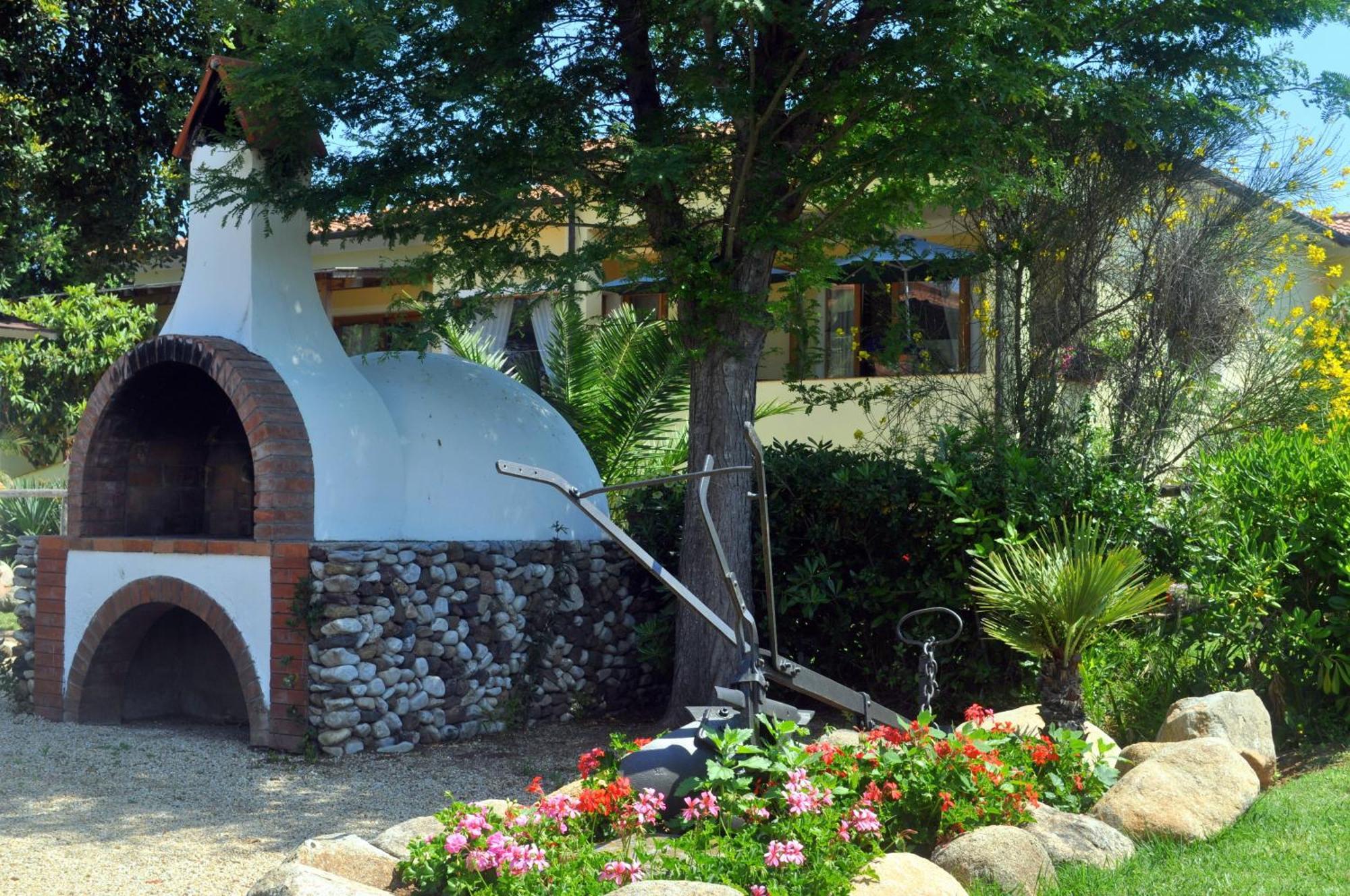 Hotel Tirrena Bike & Country Hotel ポルトフェッラーイオ エクステリア 写真