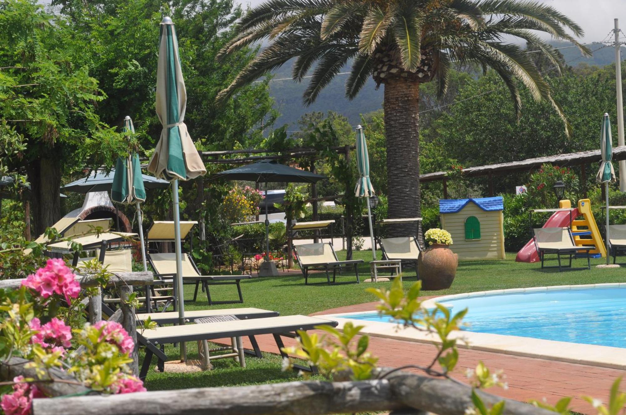 Hotel Tirrena Bike & Country Hotel ポルトフェッラーイオ エクステリア 写真
