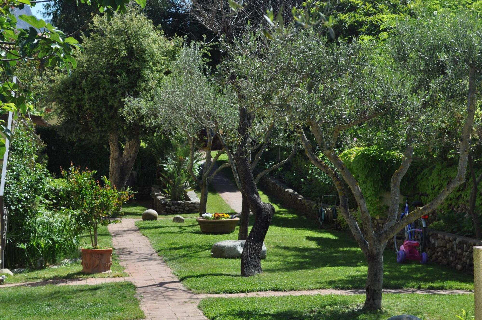 Hotel Tirrena Bike & Country Hotel ポルトフェッラーイオ エクステリア 写真
