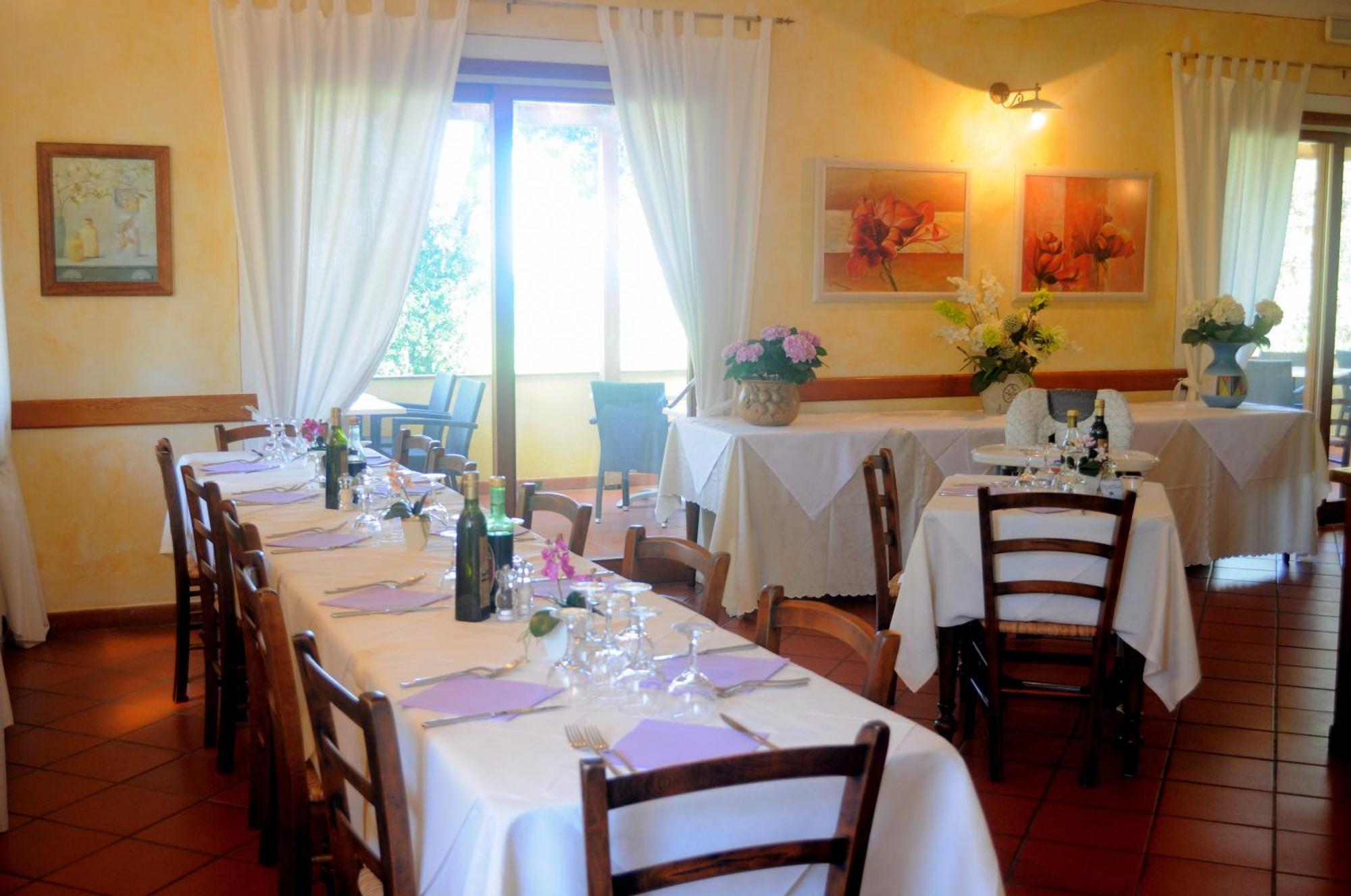 Hotel Tirrena Bike & Country Hotel ポルトフェッラーイオ エクステリア 写真