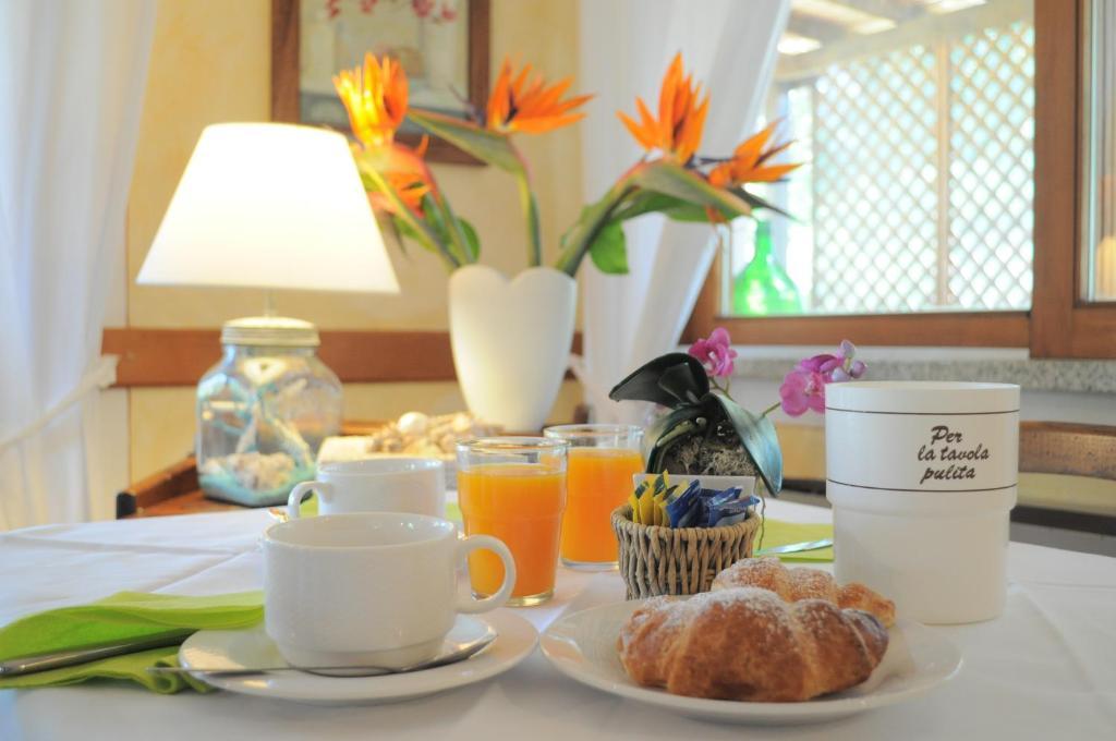 Hotel Tirrena Bike & Country Hotel ポルトフェッラーイオ エクステリア 写真