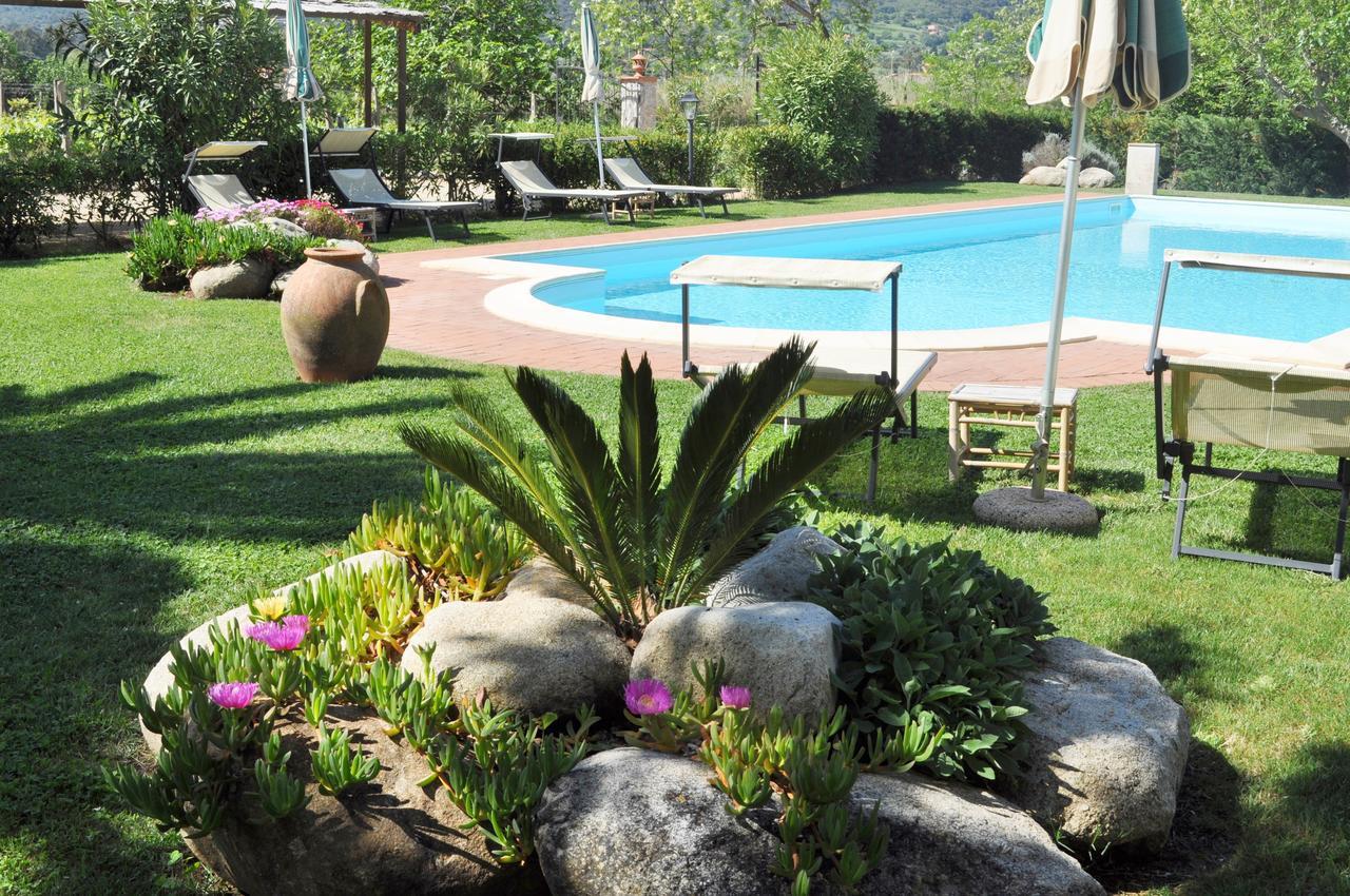 Hotel Tirrena Bike & Country Hotel ポルトフェッラーイオ エクステリア 写真