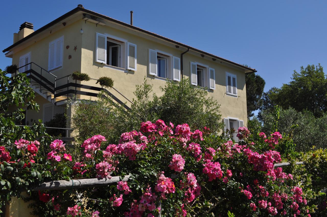 Hotel Tirrena Bike & Country Hotel ポルトフェッラーイオ エクステリア 写真