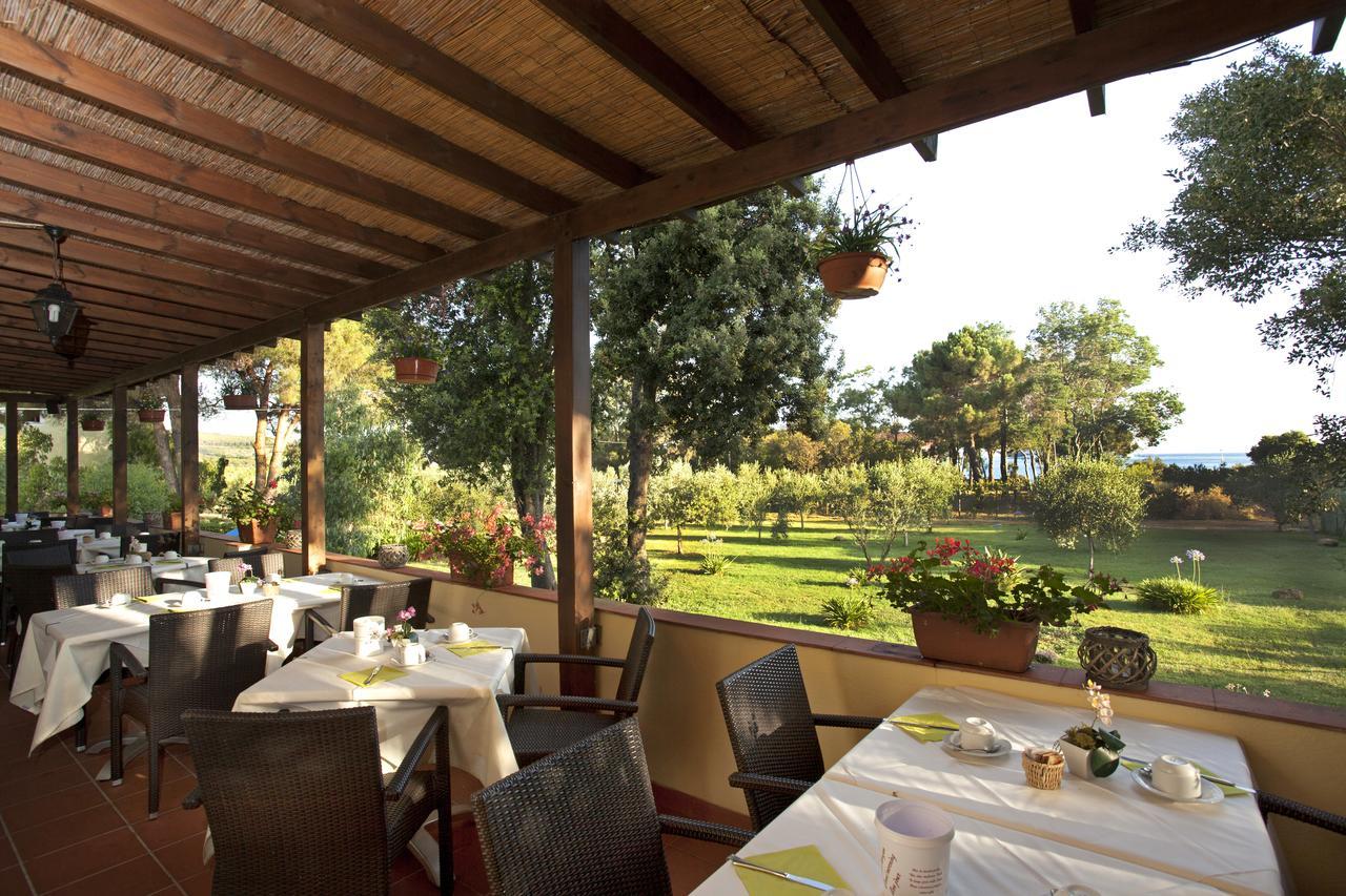 Hotel Tirrena Bike & Country Hotel ポルトフェッラーイオ エクステリア 写真