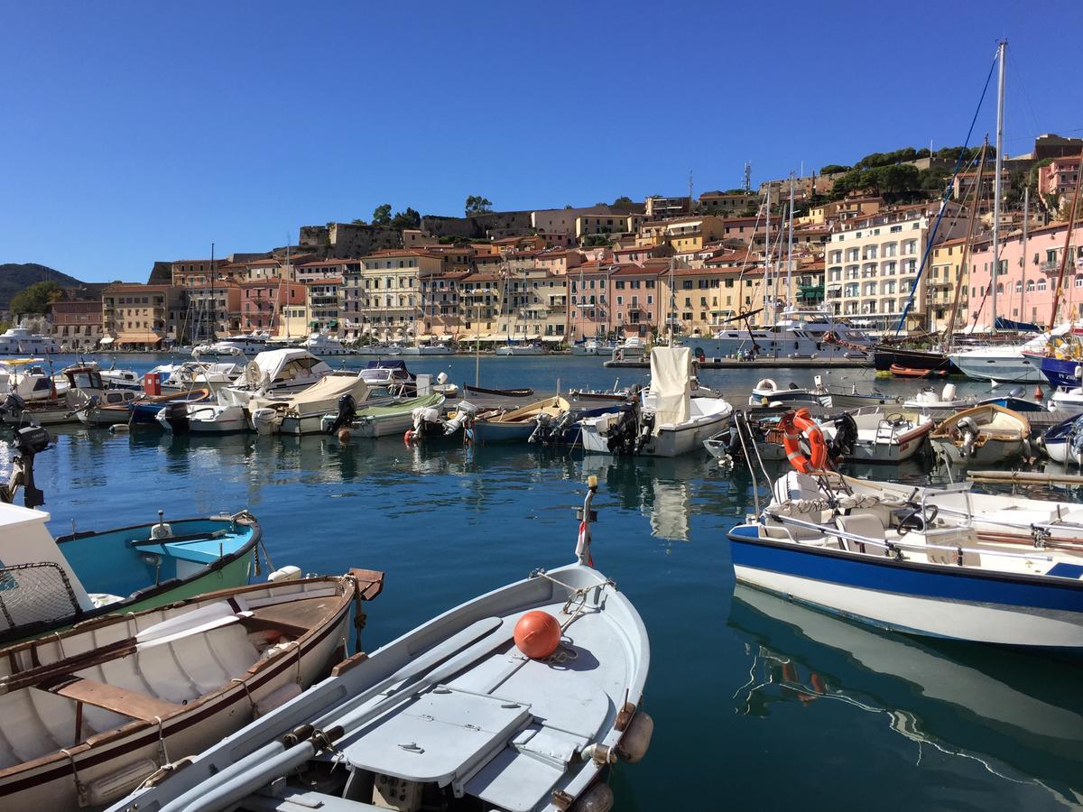 Hotel Tirrena Bike & Country Hotel ポルトフェッラーイオ エクステリア 写真