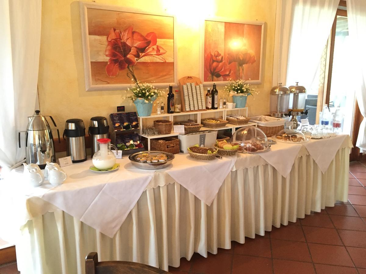 Hotel Tirrena Bike & Country Hotel ポルトフェッラーイオ エクステリア 写真